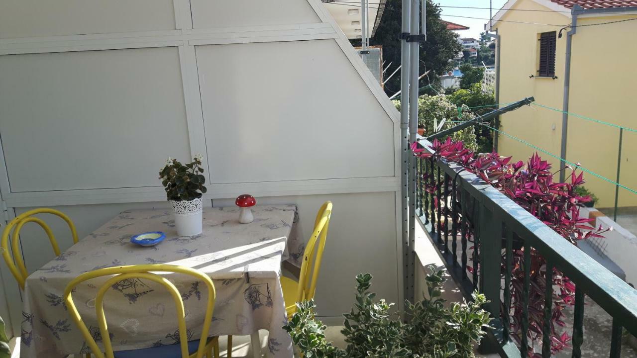 Viktorija Apartments Seget Vranjica Exterior photo
